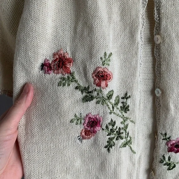 Dressbarn Vintage Cream Floral Embroidered eyelet cardigan - Picture 2 of 12